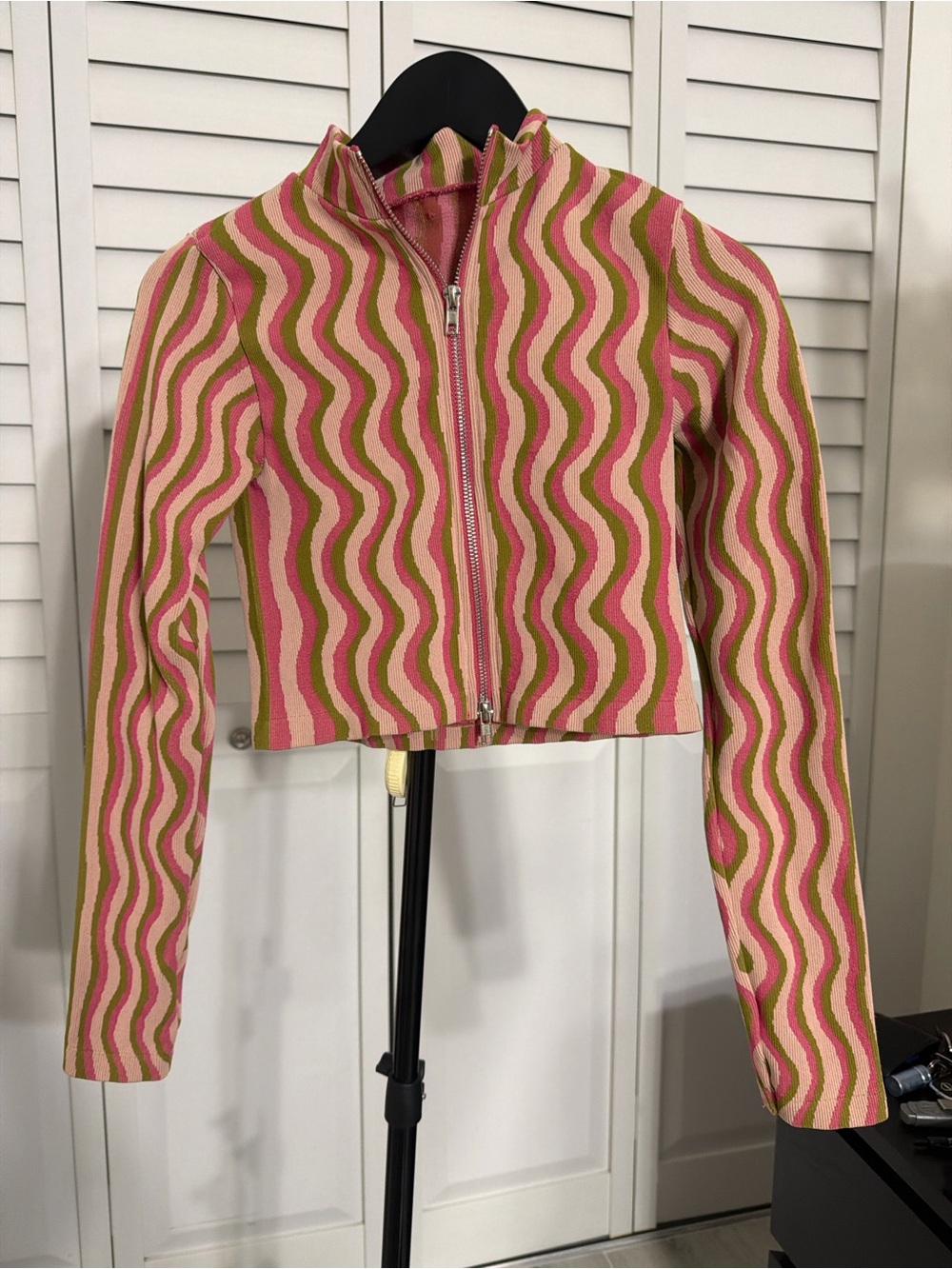 & Other Stories Pink and Olive Wavy Cropped Zip Jacket